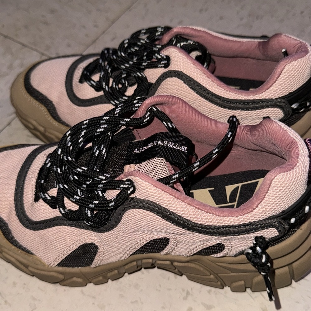 🎉Zara Hiking Sneakers🎉